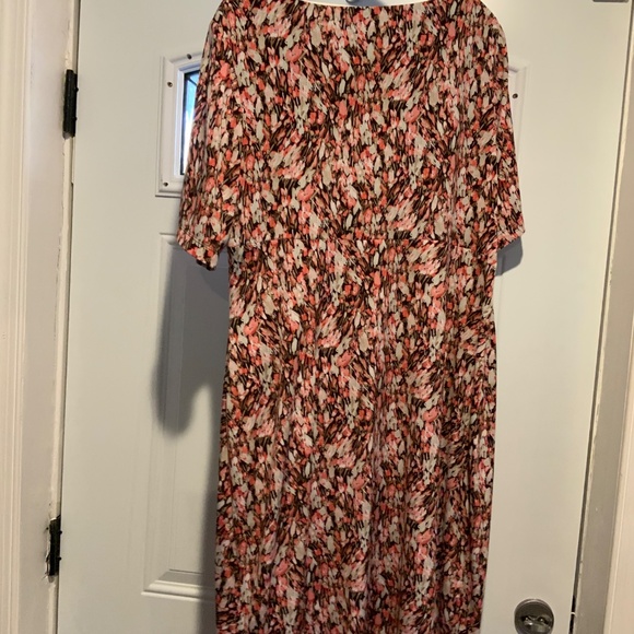 Professional Dress - Picture 3 of 5